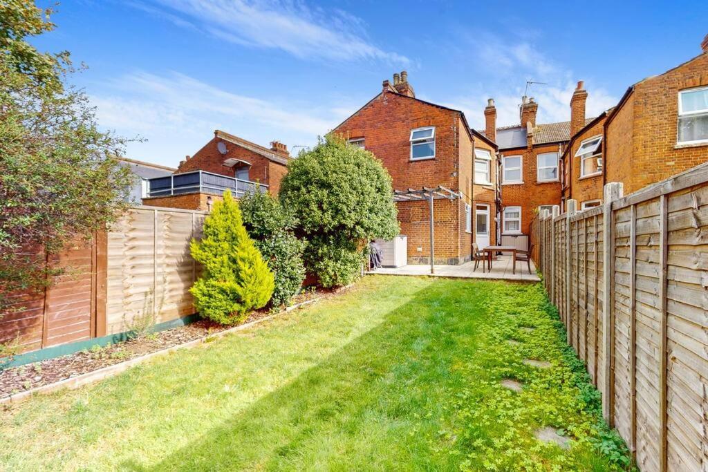 Spacious 2Bd Apartment Cricklewood 伦敦 外观 照片