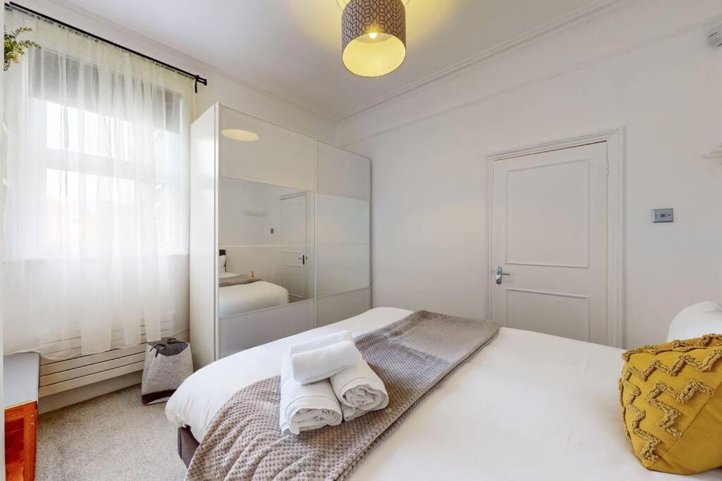 Spacious 2Bd Apartment Cricklewood 伦敦 外观 照片
